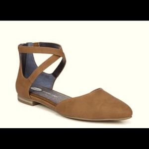 Dr. Scholl’s Adjustify shoe in saddle